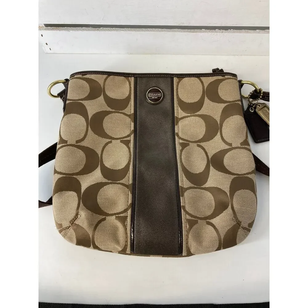 COACH F21905 MEDIUM TAN, BROWN SIGNAUTE CANVAS CROSSBODY BAG